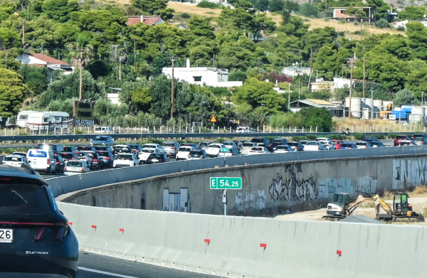 Καραμπόλα στην Αθηνών-Κορίνθου: Έξι οχήματα συγκρούστηκαν στα Μέγαρα