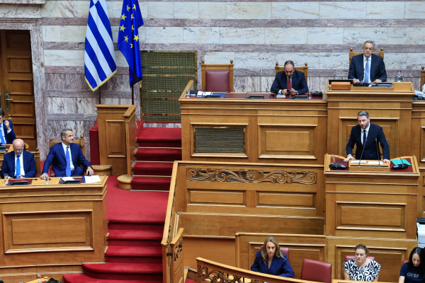 Βουλή: LIVE η συζήτηση για τη Συνταγματική Αναθεώρηση - «Μπρα ντε φερ» Μητσοτάκη και Ανδρουλάκη