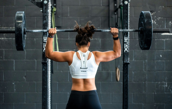 Βάρη, περπάτημα, Pilates ή HIIT; Τι να επιλέξεις αν θέλεις να χάσεις βάρος