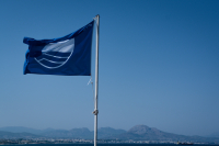 Χάνουν τη Γαλάζια Σημαία 9 ελληνικές παραλίες – Τι διαπίστωσαν οι έλεγχοι