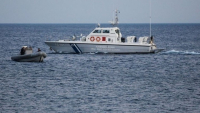 Φωτιά σε φορτηγό-οχηματαγωγό με 29 επιβαίνοντες βόρεια της Μυκόνου - Το πλοίο μεταφέρει 166 φορτηγά και 29 ΙΧ - Η πυρκαγιά εκδηλώθηκε σε γκαράζ