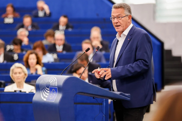 Αρβανίτης σε Ούρσουλα φον ντερ Λάιεν: «Η άνοδος της ακροδεξιάς είναι αποτέλεσμα των δικών σας επιλογών»