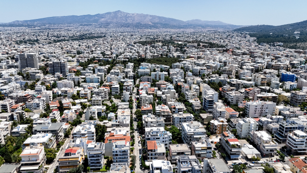Greece Courts 30 London Funds With 5% Carried-Interest Tax Rate