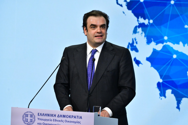 Greece Says Early Debt Repayments Will Save €800 Million a Year