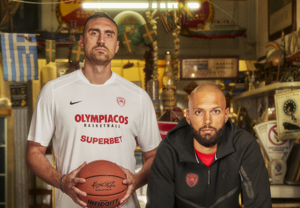 Nέα εμφάνιση του Ολυμπιακού: H κάμερα της Superbet στα backstage μαζί με Φουρνιέ και Μιλουτίνοφ