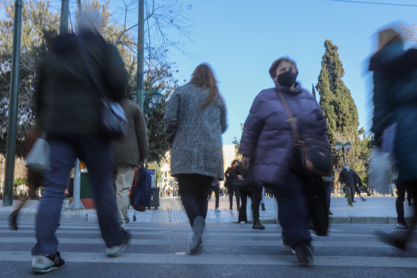 Η ακρίβεια «καταπίνει» επιδόματα και φοροελαφρύνσεις: Αύξηση 701 ευρώ το 2027, αλλά μόνο η θέρμανση θα κοστίζει έως 860 ευρώ περισσότερα
