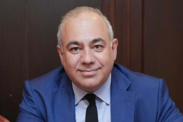 «Αδωνισμός», η πολιτική του αναθέματος
