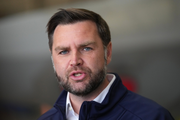 Βανς στο Reuters: «Για να σταματήσει ο πόλεμος, πρέπει το Ιράν να μειώσει τον εμπλουτισμό ουρανίου»