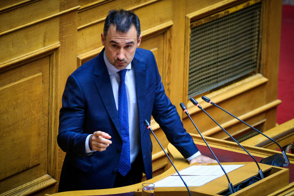 Ο Χαρίτσης σε συζήτηση στη Κυψέλη για «το μαύρο κύμα της ακροδεξιάς»