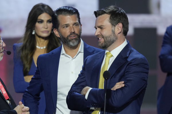 Τζέι Ντι Βανς: «Απεχθές και αισχρό να πουλάει κανείς πρόσβαση στον Λευκό Οίκο»