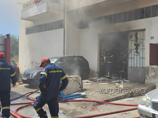 Χανιά: Φωτιά σε αποθήκη χαρτικών, επεκτάθηκε σε μονοκατοικία