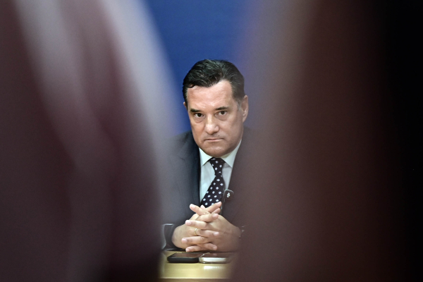 Γεωργιάδης: Η «διαφήμιση» της κλινικής και ο Κώδικας Δεοντολογίας του «Επιτελικού Κράτους» – Ποιος ελέγχει τους υπουργούς