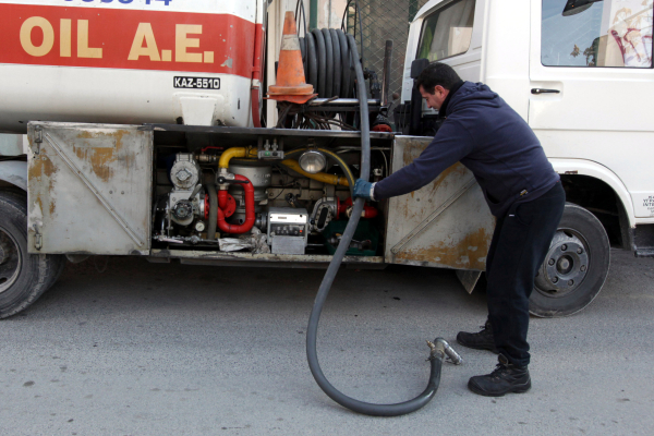 Έρχονται μέτρα στήριξης για το diesel κίνησης και το πετρέλαιο θέρμανσης