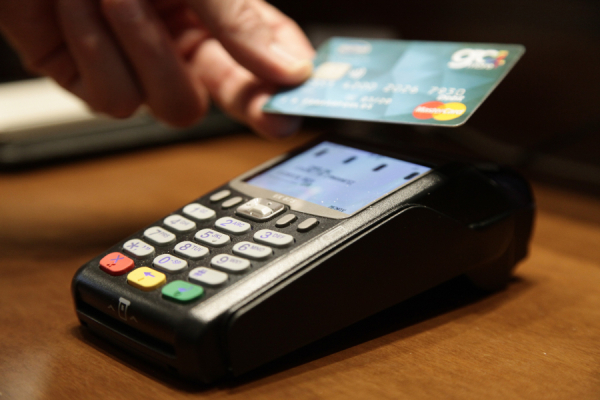 Πρόστιμο 10.000 ευρώ για ασύνδετο POS