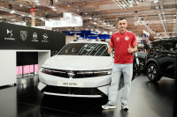 Οι παίκτες του Ολυμπιακού στο περίπτερο της Opel στην AUTO ATHINA 2026